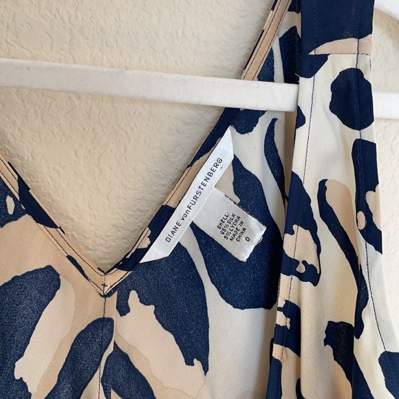 SOLD DVF Stein Silk Wrap Animal print top - Picture 3 of 7